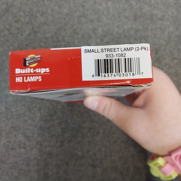 Walthers CORNERSTONE 933-1082 HO Scale Built-ups Small Street Lamps Scenery Kit - Picture 4 of 4